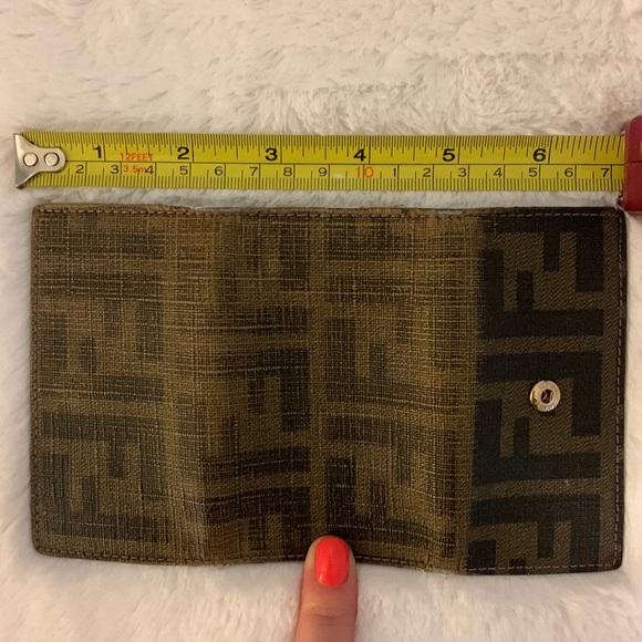 Authentic Fendi Key ๐ Holder - Picture 3 of 15